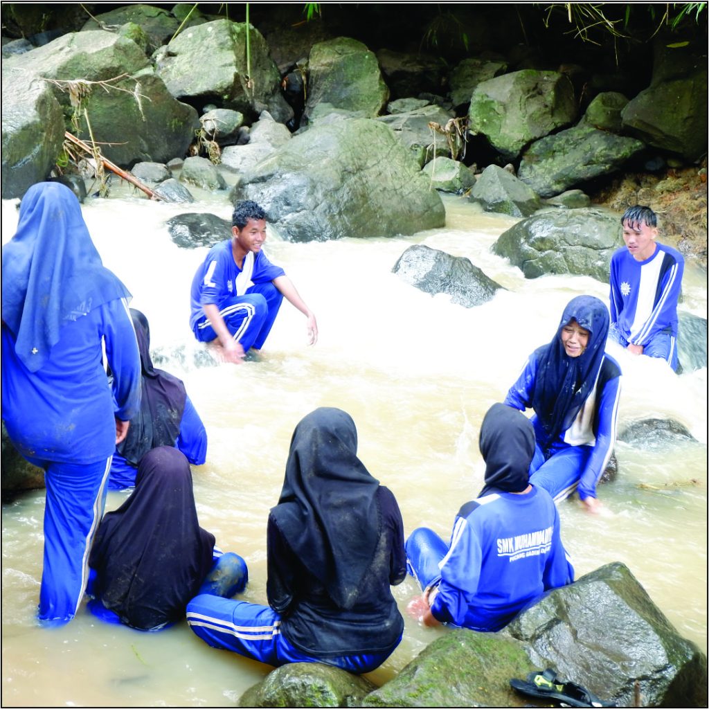 Keceriaan siswa SMK MUTIPUGA Demak saat kegiatan PERSAHAD 2026 untuk pembentukan karakter.